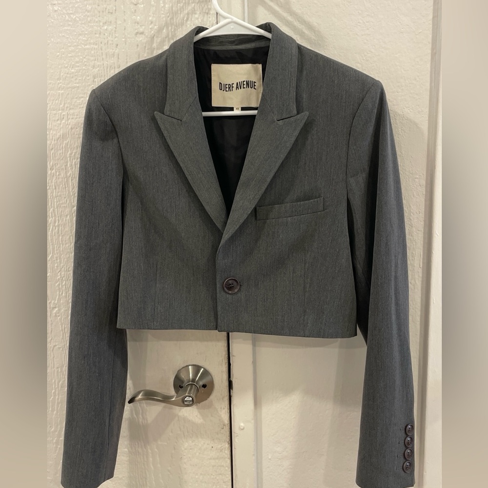 DJERF Avenue cropped blazer